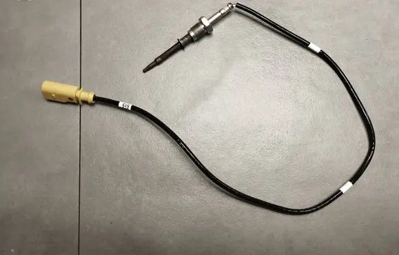 Volkswagen Touran III Exhaust gas temperature sensor 05L906088AK