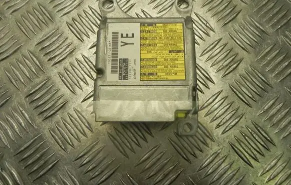 Toyota Prius (XW30) Airbag control unit/module 8917047110 M3371