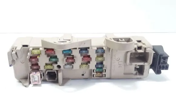 Mazda 323 Fuse module