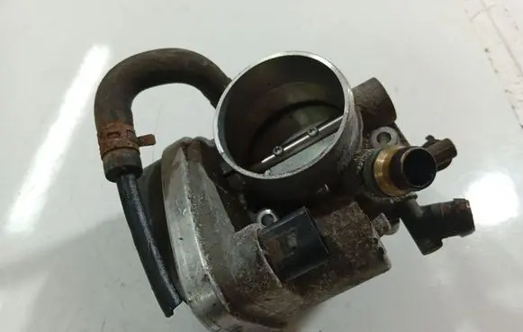 Opel Zafira B Throttle valve 55562380