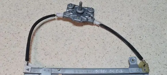 Rear door manual window regulator