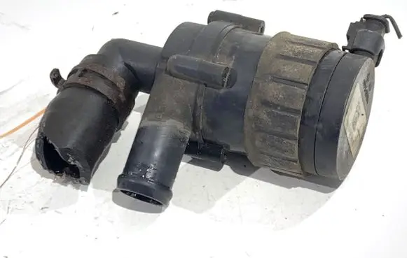 Volkswagen Sharan Oil filter mounting bracket 9020876A