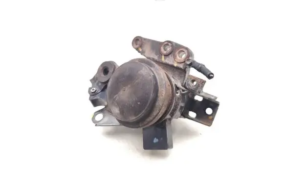 Suzuki SX4 S-Cross Engine mount bracket