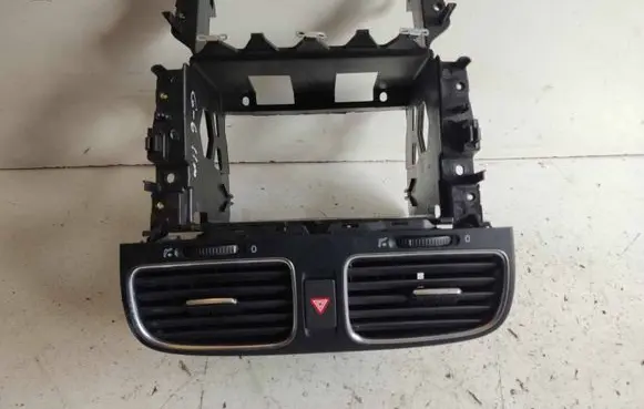Volkswagen Golf VI Dash center air vent grill 5K0819728