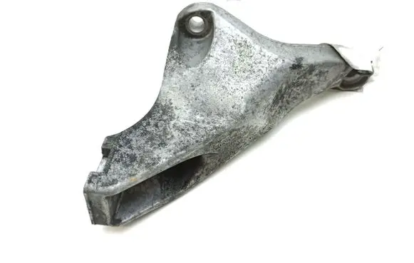 Audi A4 S4 B7 8E 8H Engine mounting bracket 8E0199307S