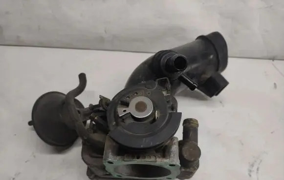 Audi A4 S4 B5 8D Throttle valve 06B133062F 058133357A