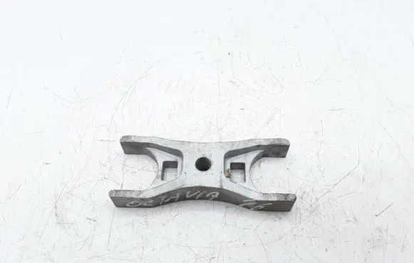 Skoda Octavia Mk3 (5E) Fuel Injector clamp holder NOCODE