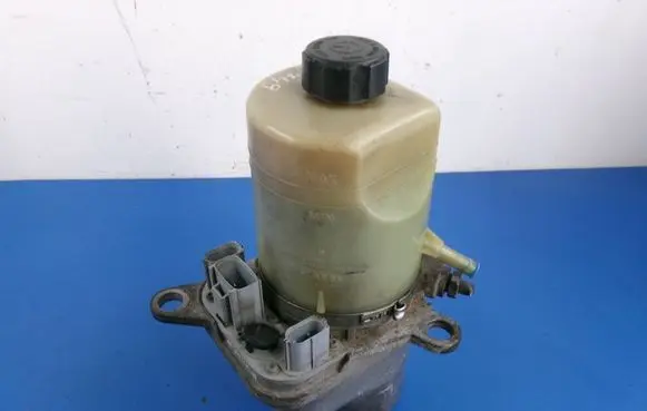 Ford Focus C-MAX Power steering pump 4M513K514CA