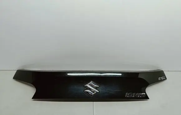 Tailgate trim