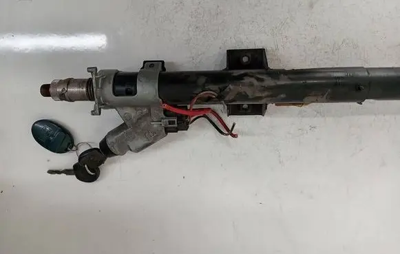 Volkswagen Golf III Steering wheel axle F9115011