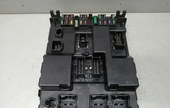 Peugeot 307 Fuse module 9651196880A 9651197580A