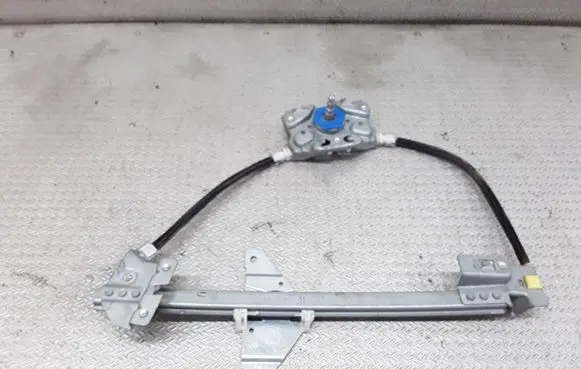 Rear door manual window regulator