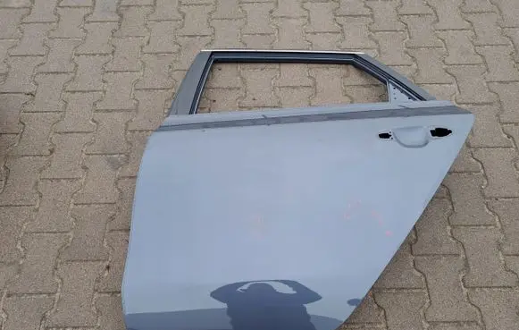 KIA Ceed Rear door