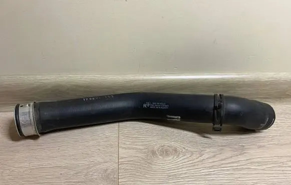 Porsche Panamera (970) Engine coolant pipe/hose 97010650201