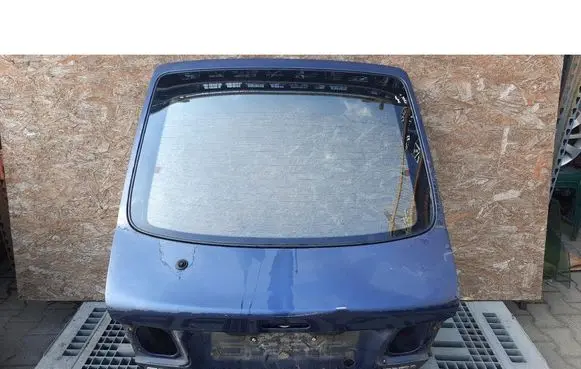 Mazda 626 Front vent window/glass (coupe) 