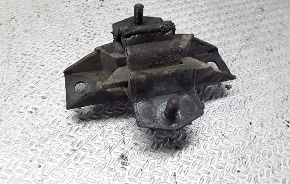 Mercedes-Benz ML W163 Gearbox mount A1632400118