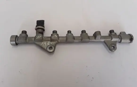 Renault Scenic III - Grand scenic III Fuel main line pipe 8200576687