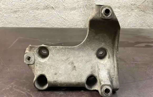 BMW 3 E90 E91 A/C compressor mount bracket 7505980