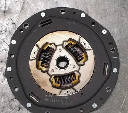 Toyota Yaris Clutch pressure plate 3127052010