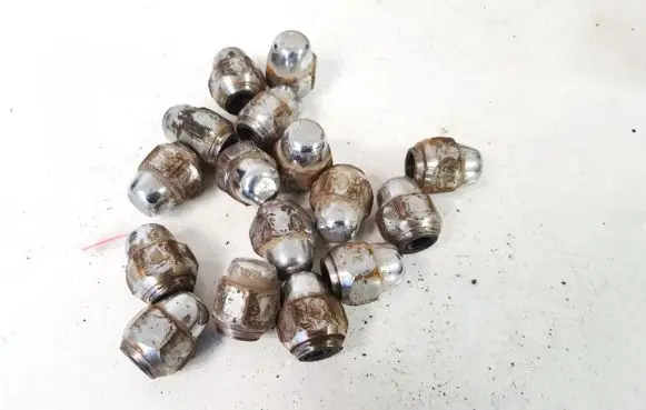 Mitsubishi Carisma Nuts/bolts 