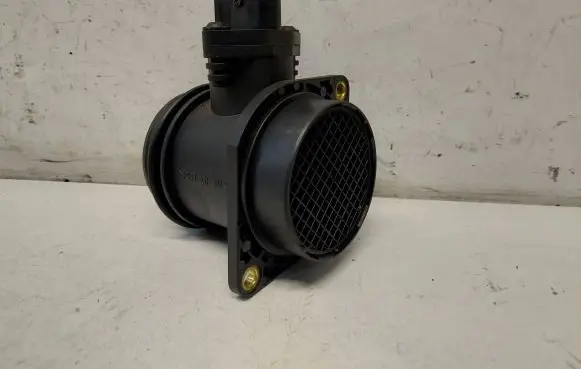 Volkswagen PASSAT B5.5 Mass air flow meter 06A906461L 0280218063
