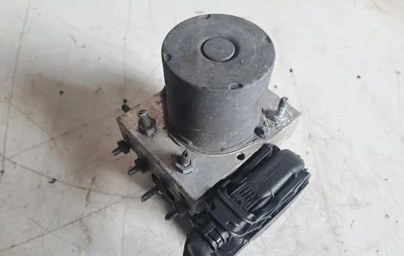 Volkswagen Crafter ABS Pump A9069008401
