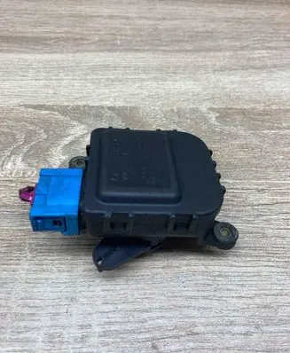 Volkswagen PASSAT B5 Air flap motor/actuator 8D1820511B 0132801149 USED