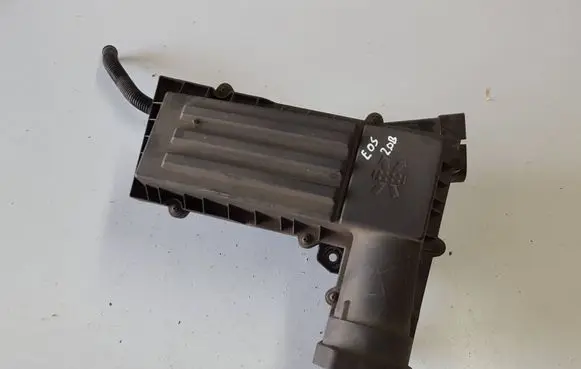 Volkswagen Eos Air filter box 