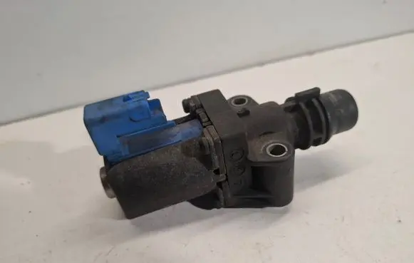 Volvo V60 Coolant heater control valve BM5G8C605