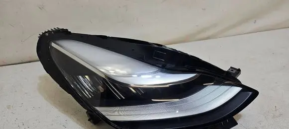 Tesla Model 3 Headlight/headlamp 107757650B