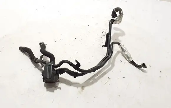 Engine coolant pipe/hose