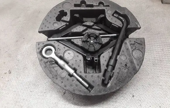 Volvo V70 Lift Jack 