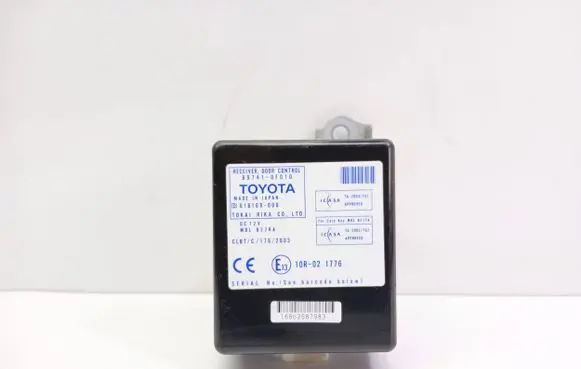 Toyota Corolla Verso AR10 Door control unit/module 897410F010 61B168000 E1310R021776