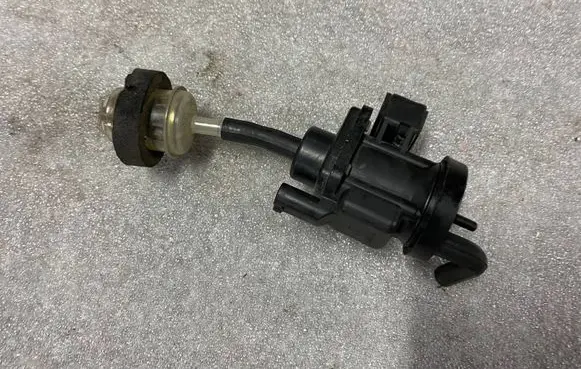 Mercedes-Benz E W211 Turbo solenoid valve a0005450427
