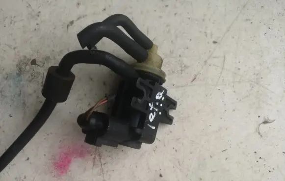 Volkswagen Jetta VI Turbo solenoid valve 1K0906627B