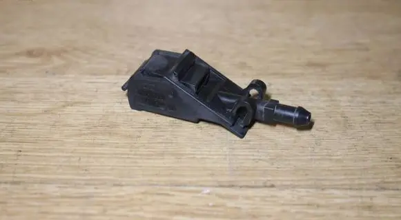 Volkswagen Golf IV Windshield washer spray nozzle 6E0955985