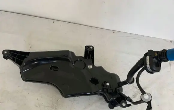 Seat Leon (5F) AdBlue liquid reservoir 