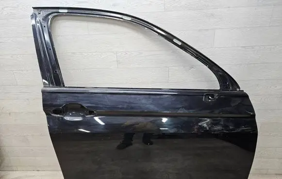 Volkswagen Tiguan Front door 5NA831312C