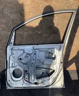Toyota Avensis Verso Front door