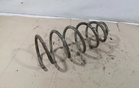 Volkswagen Golf III Front coil spring