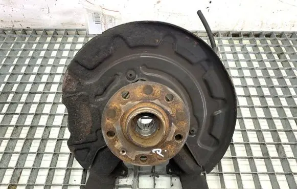 Volkswagen Golf VII Front wheel hub spindle knuckle 