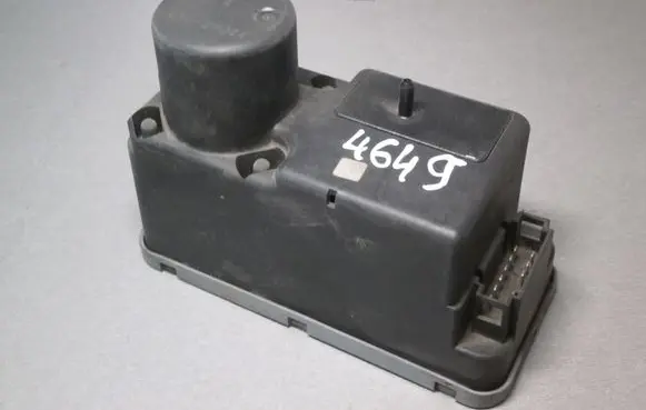 Volkswagen PASSAT B4 Central locking vacuum pump 1H0962257