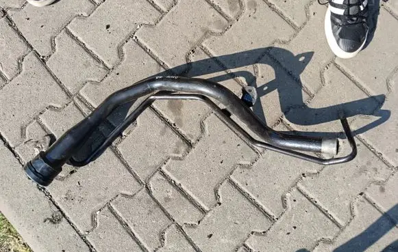 Toyota RAV 4 (XA20) Fuel tank filler neck pipe 