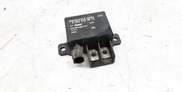 Mercedes-Benz E W211 Charging relay A0025423819