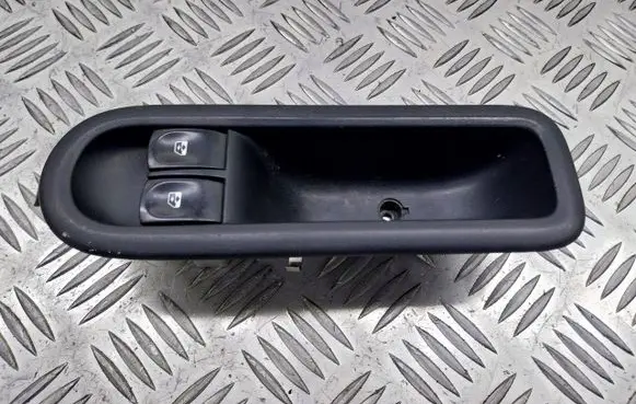 Renault Twingo II Front door window switch trim 8200356513