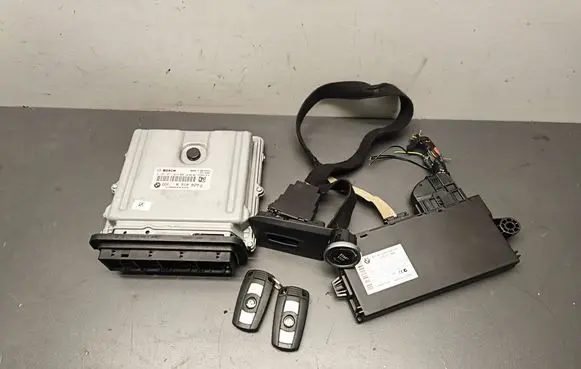 BMW 3 E90 E91 Engine ECU kit and lock set 8510829 0281017024 030094346
