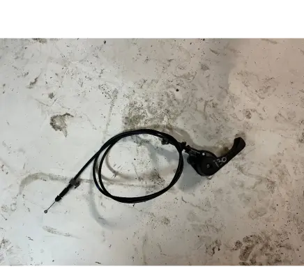 Hyundai i30 Engine bonnet (hood) release handle