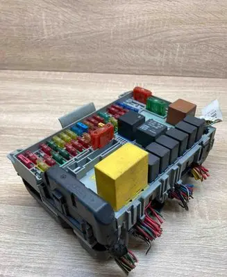 Opel Vectra B Fuse module 09152787