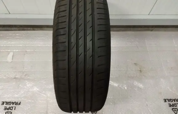 Volkswagen Golf Plus R17 summer tire 