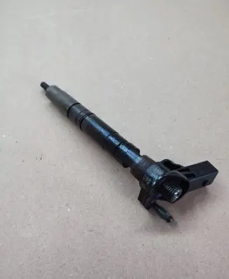 Audi A4 S4 B8 8K Fuel injector 0445116030